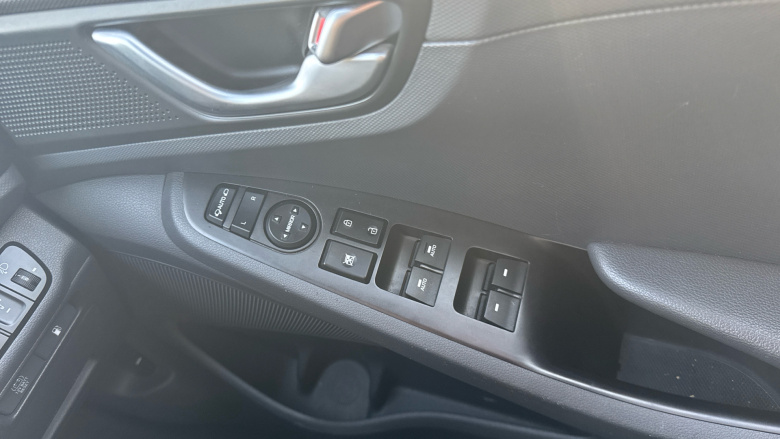 Hyundai IONIQ 1.6 GDi Hybrid Premium 5dr DCT Hybrid Hatchback